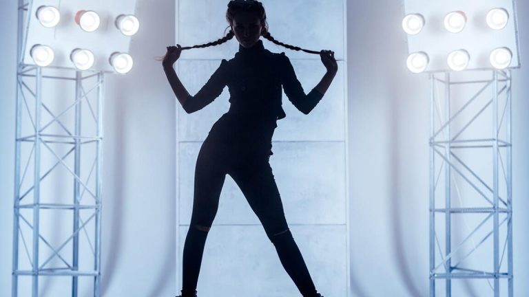woman silhouette 1152x648